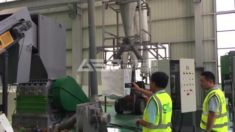 Ultimate PET Bottle Shredding Test - Single Shaft Power!