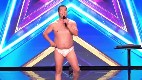 I'm wearing! Japanese contestant Tonikaku will make you smile