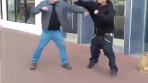 Thug squares up an Army Veteran. Learns the hard way. Instant Karma. Fight gone wrong