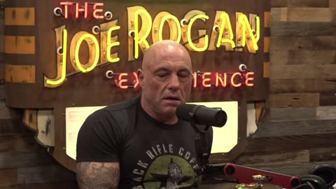 Joe Rogan and Dr Mary Talley Bowden talk about people injured from the Vax