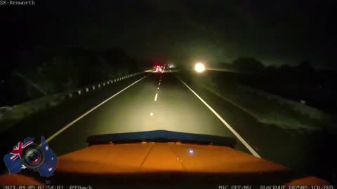 Aussiecams - Wandering ute driver almost collides with parked truck HUME HWY
