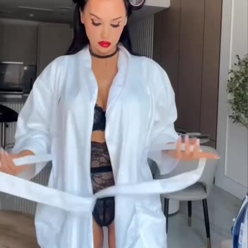 look at her eyes😍🤗