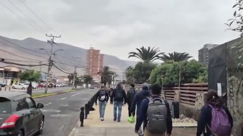 Chileans Calmly Evacuate The Coast Of Iquique Due To Possible Tsunami Threat