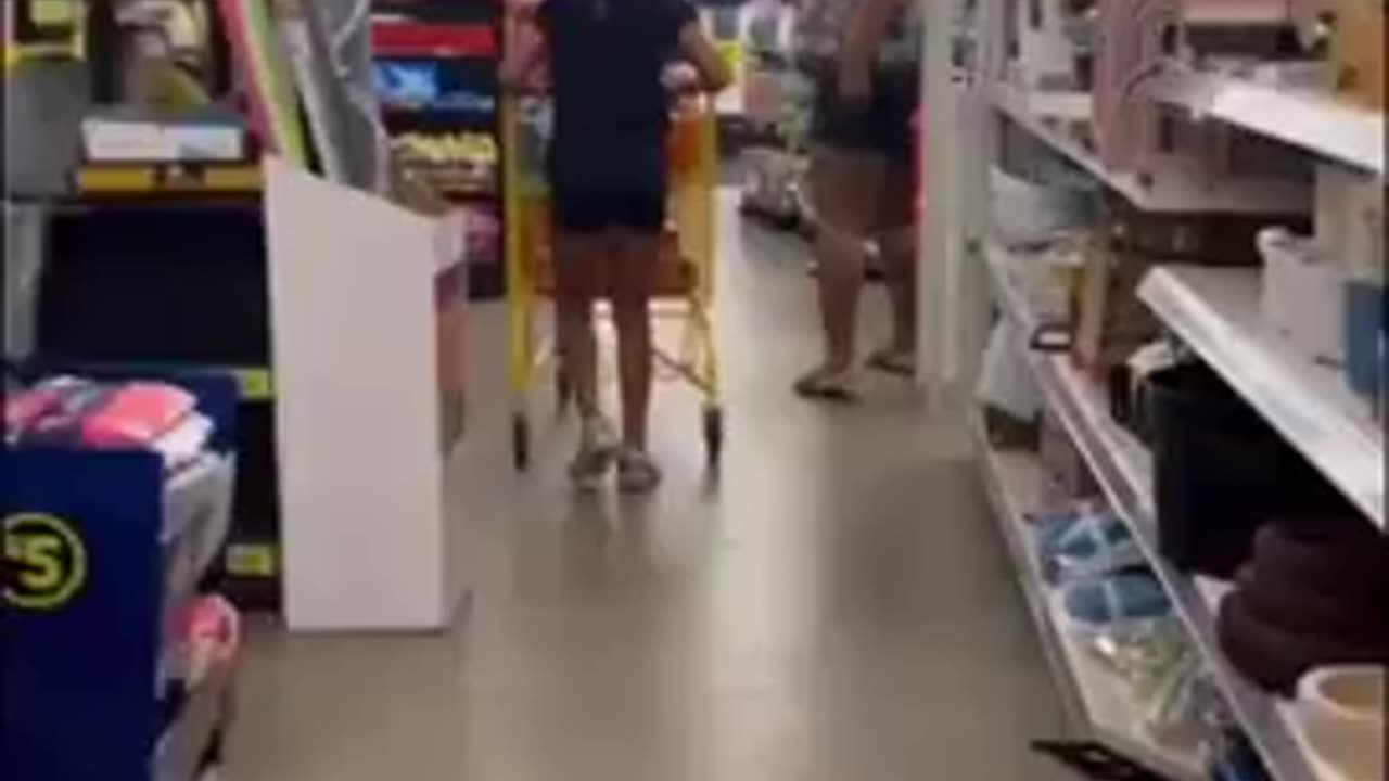 Sheeboon with nigglet shoplifts