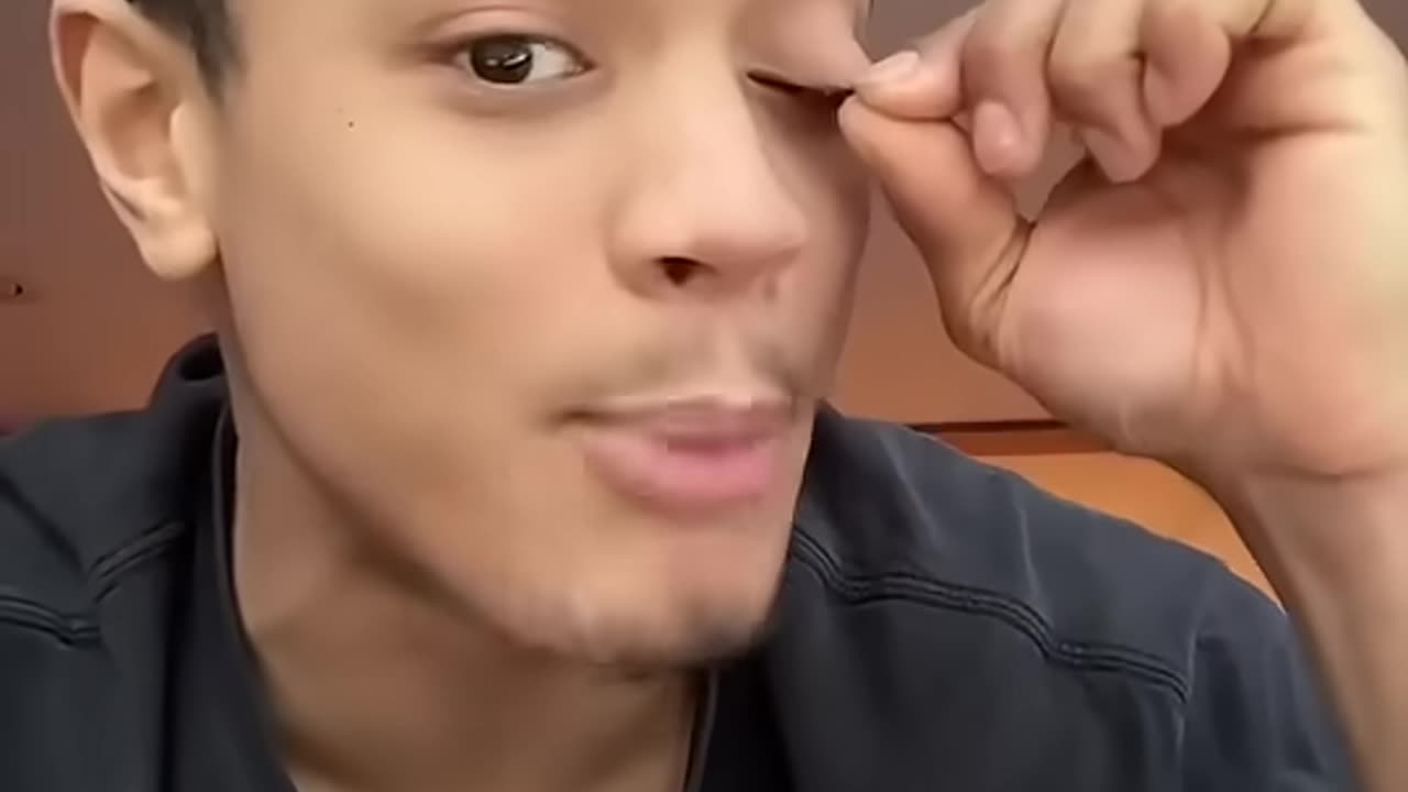 How to FLIP YOUR EYELIDS #shorts #lifehacks #bodyhacks