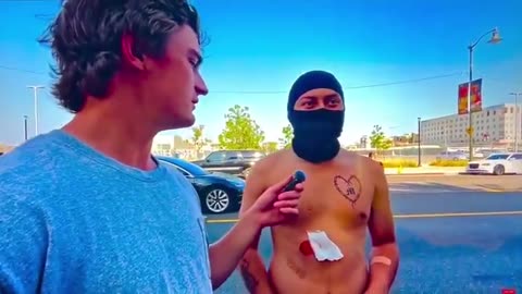 Anti-ICE rioter gets hit with a rubber buIIet after kicking a police officer… 👀