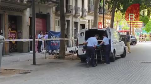 Matan a tiros a un hombre en un portal de Consell de Cent