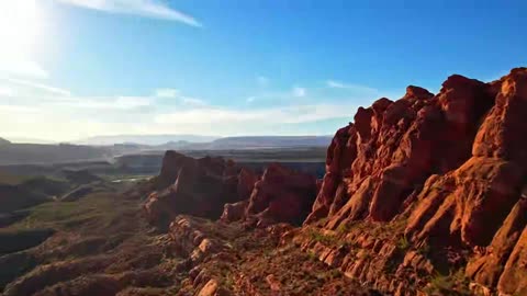 Golden Sunset Over the Mountains – 4K Scenic Beauty