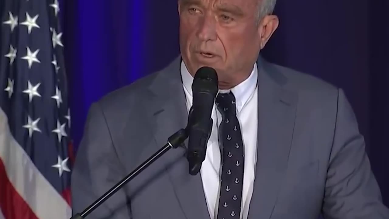 RFK Jr. tells Governor Morrisey to his face that he's fat and needs to lose 30 lbs