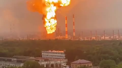 🔥 Drones attacked a refinery in Novokuibyshevsk, Samara Region.