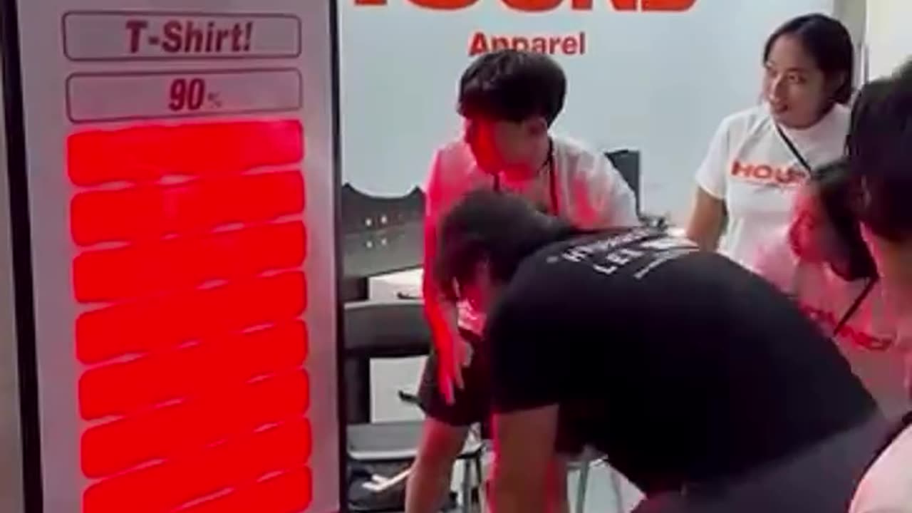 He Won A Free T-Shirt From This Difficult Game! 😮