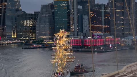 Clipper Ship hit the Brooklyn Bridge in New York City!