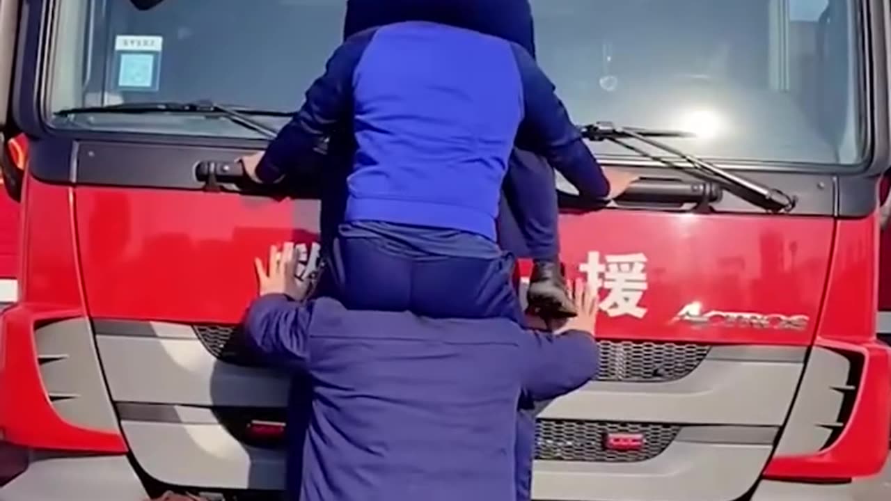 When you're short but your friends got your back!.hd