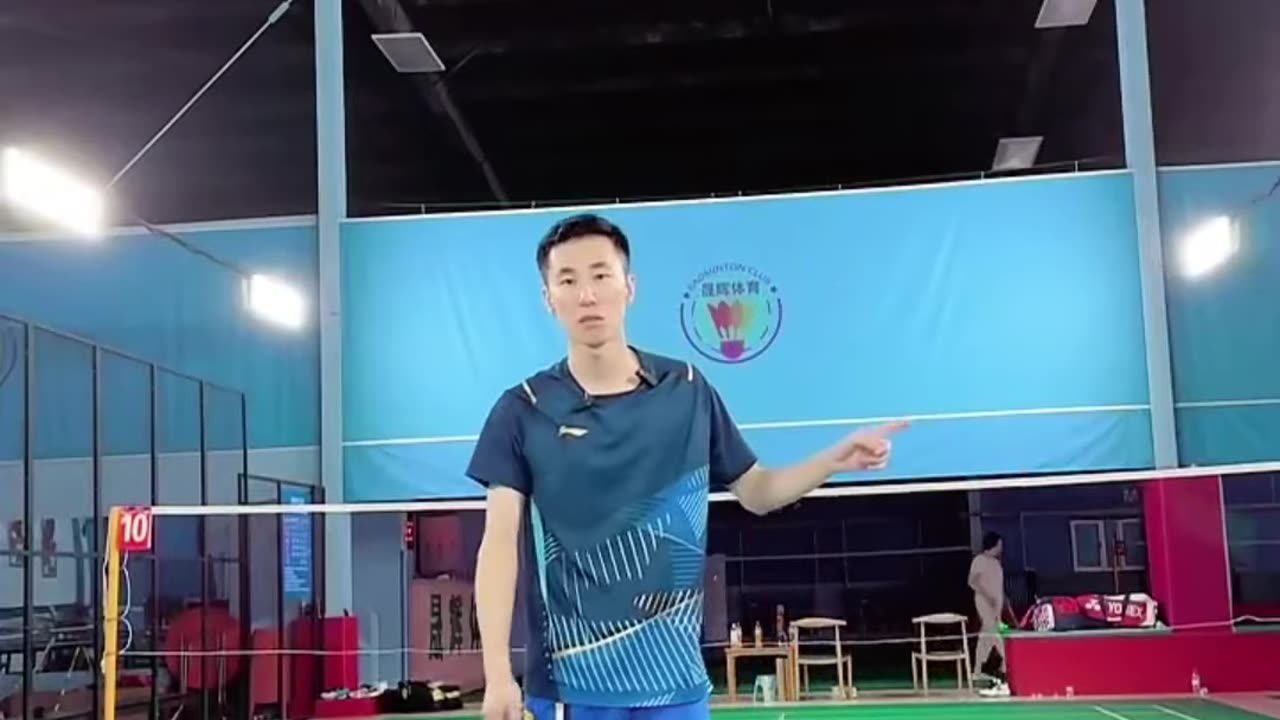 如何提高挥拍速度？静止框架锁拍 ；爆發力 ： 很放鬆