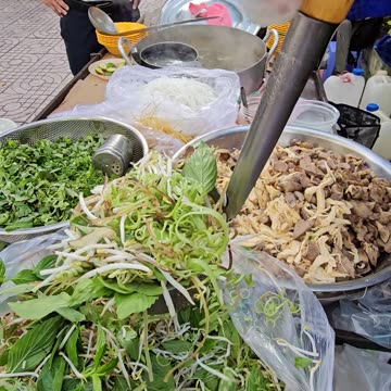 Vietnamese street food (part 10) - "My ga" - Chicken noodle