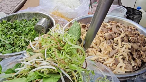 Vietnamese street food (part 10) - "My ga" - Chicken noodle