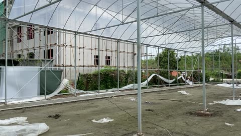 Domestic project on-site explanation, The construction of Polycarbonate 16x30m multi-span greenhouse