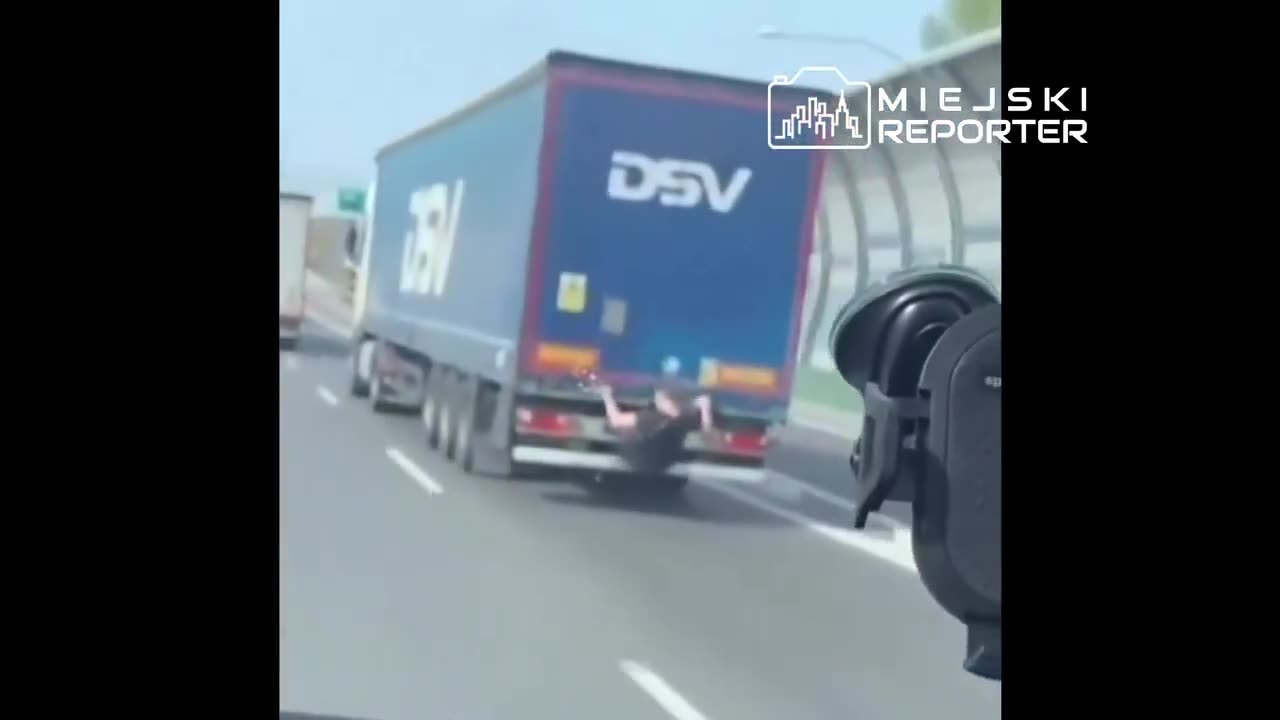 🚨🤯 Wild Incident in Warsaw: Belarusian Causes Multiple Accidents While Under the Influence