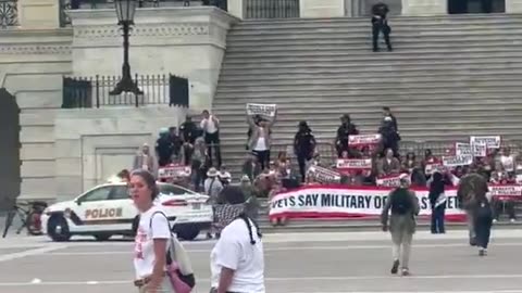 Group of veterans broke through the barrier at the Capitol and are sitting on the steps