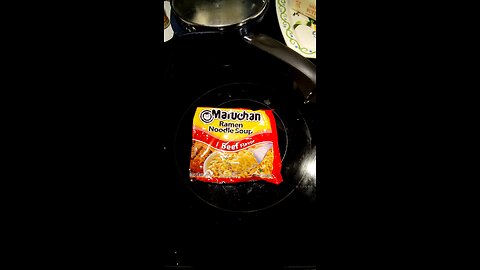 Eating Maruchan Ramen Noodle Beef Flavor, Dbn, MI, 11/8/25