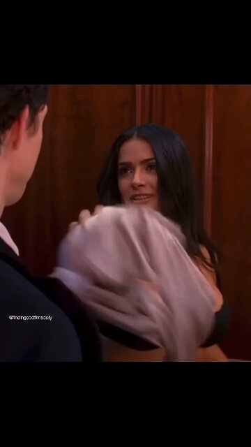 SALMA HAYEK ISSS SOOOO PUFFYYYY