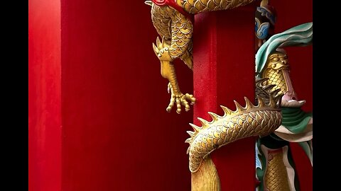 Dragón en la columna