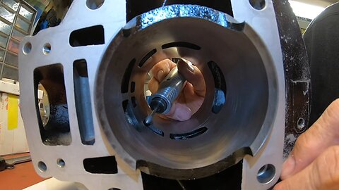 Bore a motorcycle cylinder Suzuki RM400