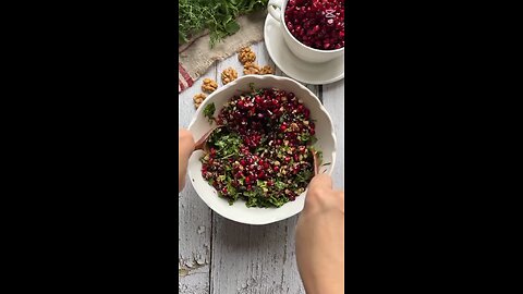 How to make a pomegranate salad 🫜🥗