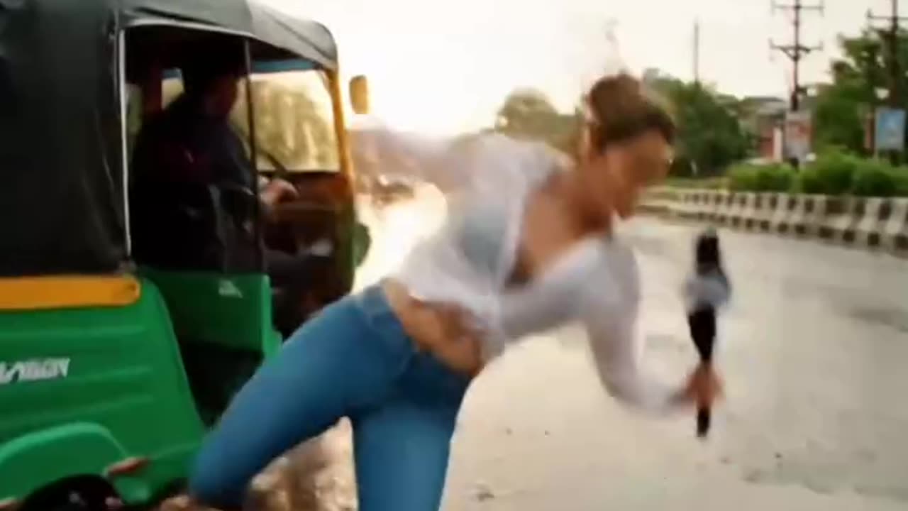 Dekh kar chalo na yar 😂😂