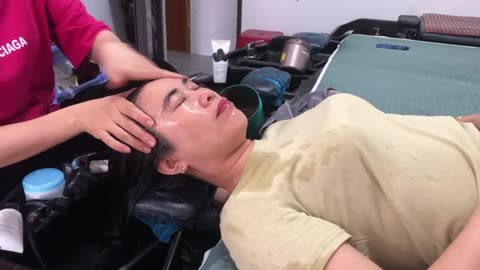 The Expressive Massage Queen at a Vietnamese Barbershop