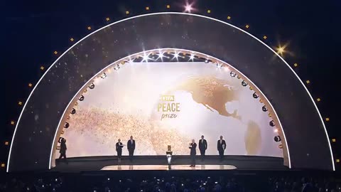 FIFA awards its first-ever Peace Prize to US President Donald Trump 🤦🏻‍♂️ Shitshow!