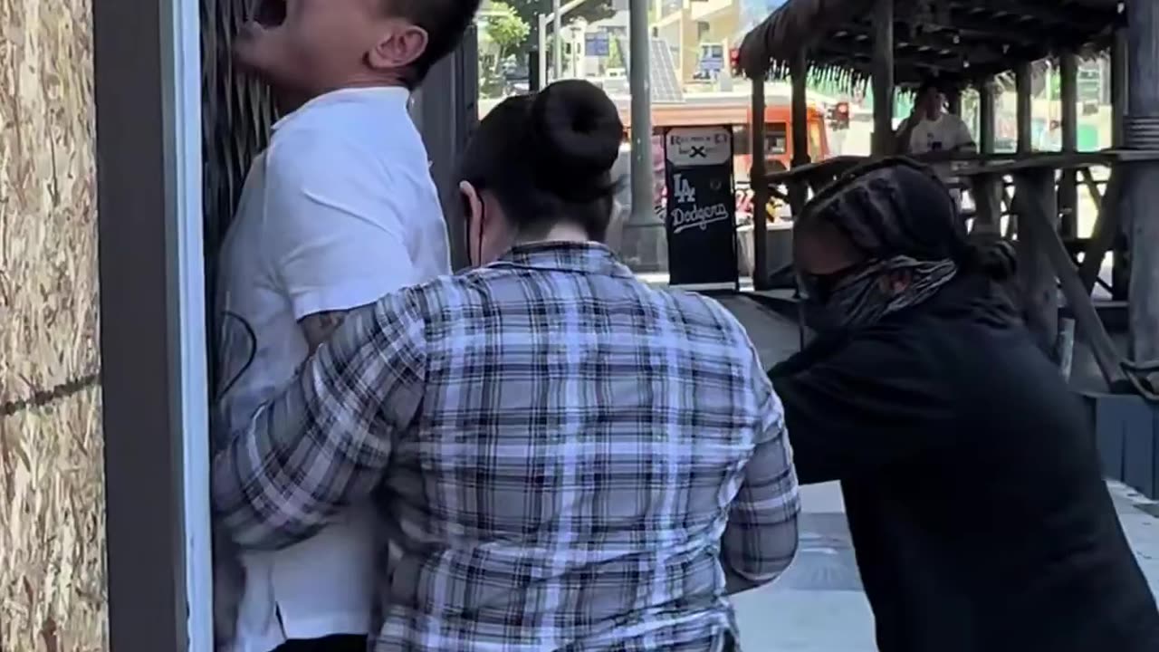 Plainclothes undercover ICE agents DETAIN a Chinese national in Los Angeles