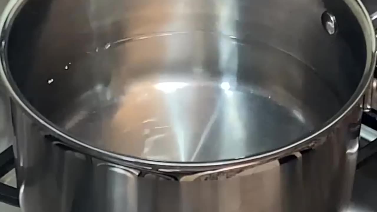 HOW TO MAKE PERFECT BOILED EGGS