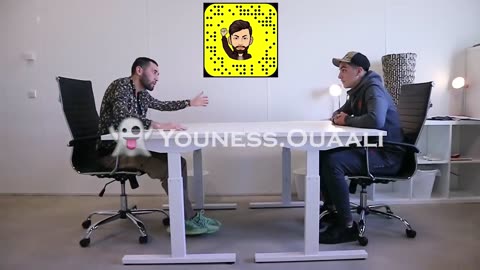 Younes oualli,, in gesprek met ilias die gespuugd zou hebben op een homo
