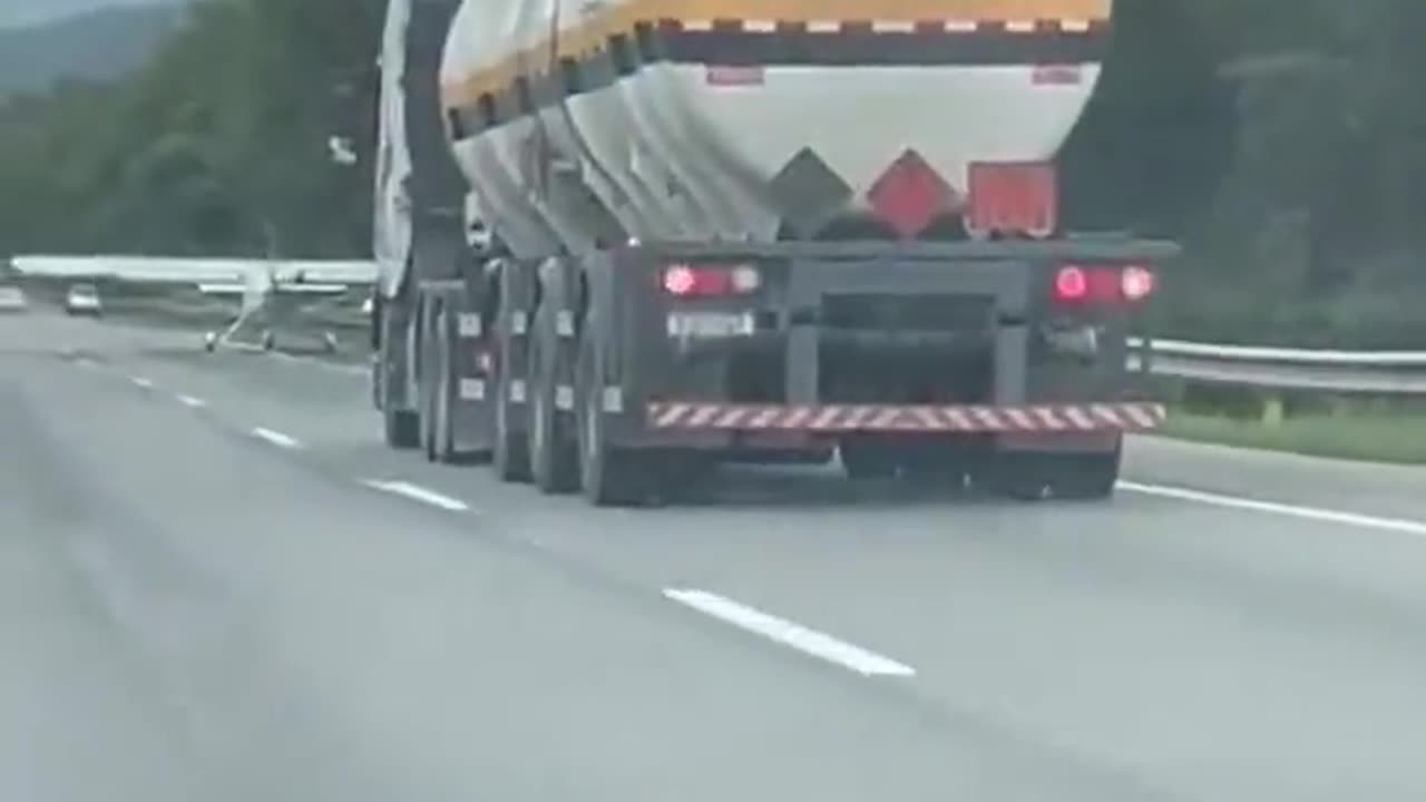 Plane makes emergency landing on busy highway