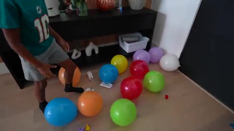 DON’T POP THE WRONG MYSTERY BALLOON!