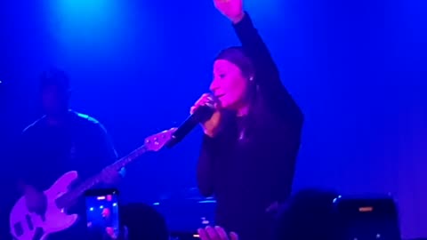 Lacey Sturm-Beautiful Bride (Flyleaf song) (live in Phoenix, Arizona)