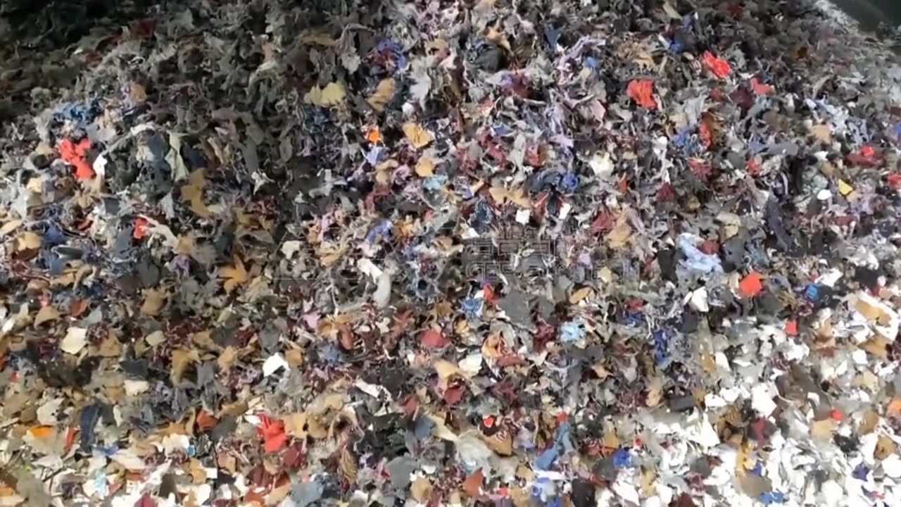 WATCH: Double-Rotor Fine Shredder Shredding Used Clothes!