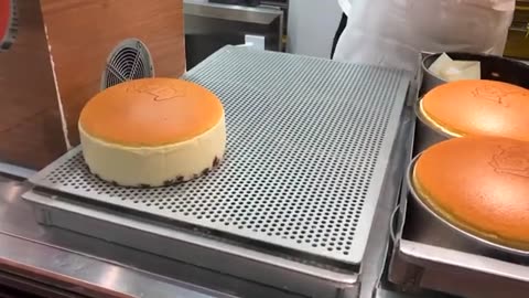 Japanese Street Food - Jiggly Cheesecake Uncle Rikuro's Cheese Cake Factory in Osaka Japan