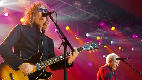 Waiting for a Girl Like You - Foreigner (live)