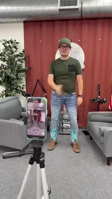 When Karen asks for the manager… and he’s busy filming a TikTok | USA Containers