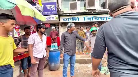 এভাবে সাহস করে মানুষ এগিয়ে আসলে,, সারা দেশটাই চাঁদাবাজ মুক্ত হয়ে যাবে