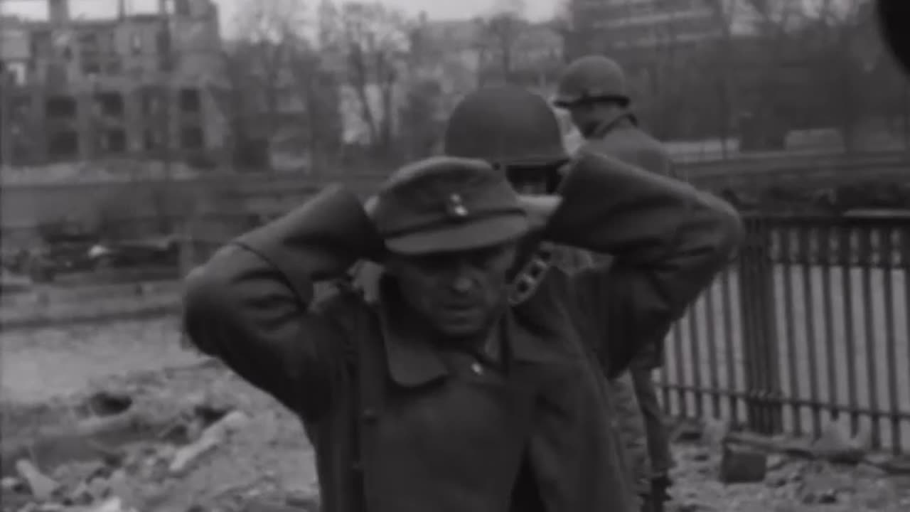 BATTLE FOR FRANKFUR... - BATTLE FOR FRANKFURT-AM-MAIN, GERMANY ; CAPTURED TANKS AND T - 111-adc-3853