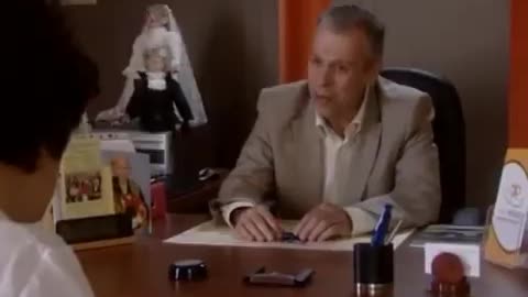 Εργαζόμενη γυναίκα S02E01 - Η φυσιοθεραπεύτρια
