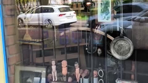 Śpiewanie piosenki rabina Guinsburga „Obudz Sie” w Starym Sklepie w Krakowie