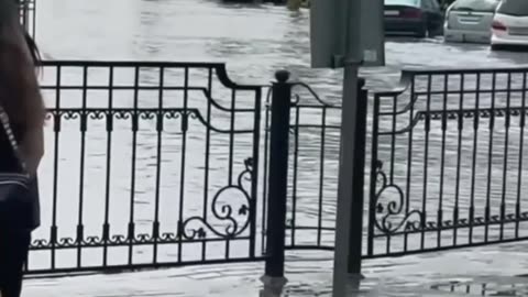 BĚLORUSKO 5.6.2025 - ULICE SE PROMĚNILY V ŘEKY, VÍTR LÁMAL STROMY