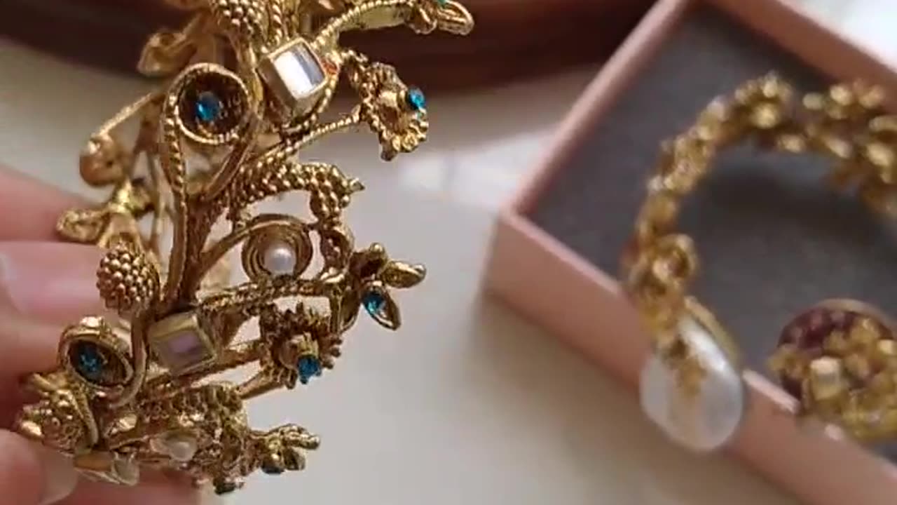 Handmade turkish work with morther of pearl bangle