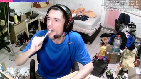 Řekni ahoj! Say hello! Sag hi!