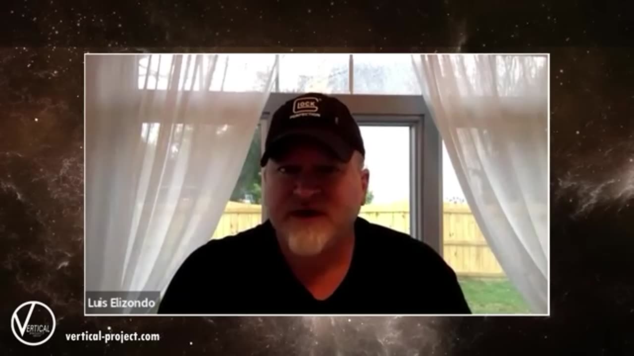 Interview choc de Luis Elizondo la traque secrète des OVNIS par le Pentagone (version française)