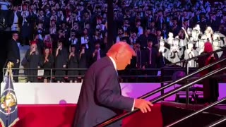 15000 students goes wild after Trump arrives in University in Alabama
